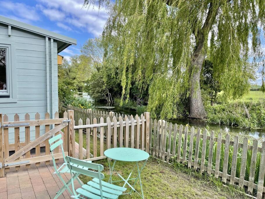 Willow Tree Lodge - Cosy Lodge In The Heart Of The Kent Countryside Littlebourne Exterior photo