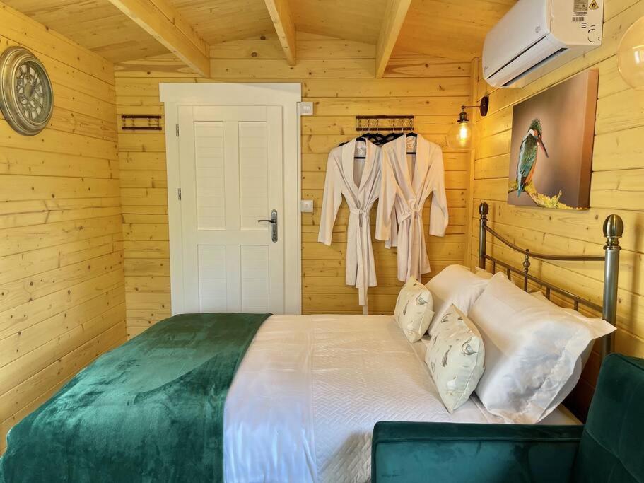 Willow Tree Lodge - Cosy Lodge In The Heart Of The Kent Countryside Littlebourne Exterior photo