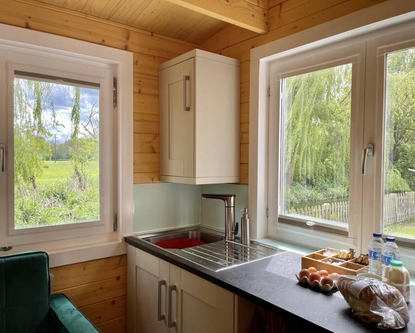 Willow Tree Lodge - Cosy Lodge In The Heart Of The Kent Countryside Littlebourne Exterior photo