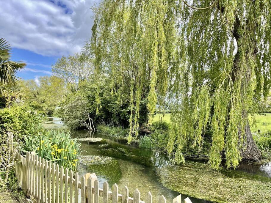 Willow Tree Lodge - Cosy Lodge In The Heart Of The Kent Countryside Littlebourne Exterior photo
