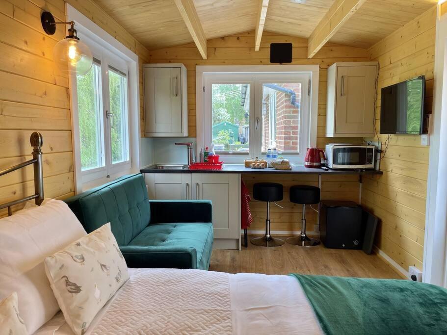 Willow Tree Lodge - Cosy Lodge In The Heart Of The Kent Countryside Littlebourne Exterior photo