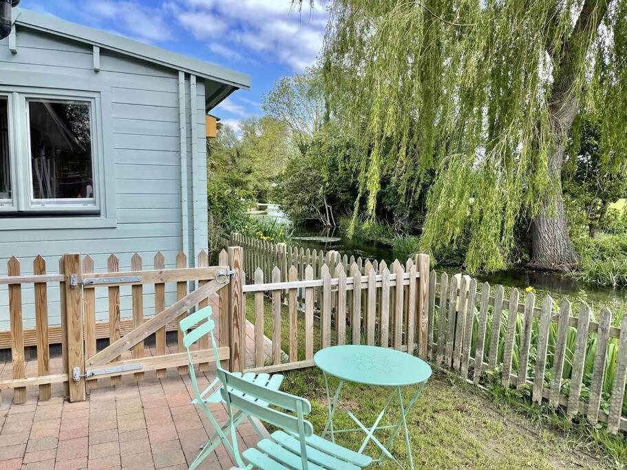 Willow Tree Lodge - Cosy Lodge In The Heart Of The Kent Countryside Littlebourne Exterior photo